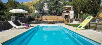 Luxury villa with pool on the slopes of Etna