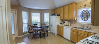 Great Location! Only 5-10 minutes from Kyle Field!
