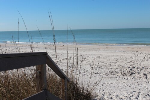 Treasure Island Beach Cottage Steps from Beach Access