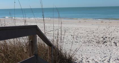 Treasure Island Beach Cottage Steps from Beach Access