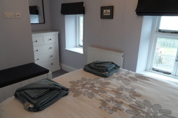 Double bedroom and alcove