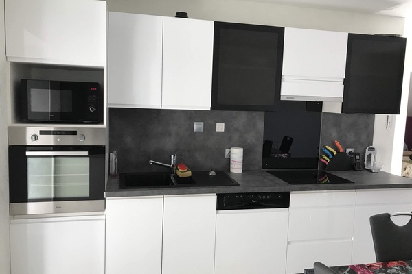 Frigorifero, microonde, forno, piano cottura