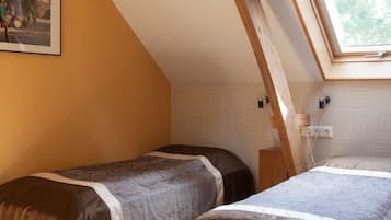 4 bedrooms, in-room safe, free WiFi, bed sheets