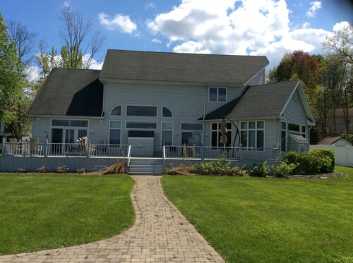 Create your family memories at our nautical lakeside home!