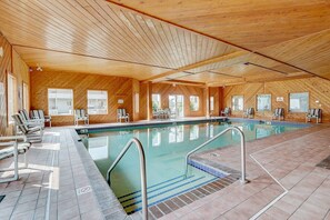 Indoor pool, a heated pool - The Docksider - Couples & Young Families - Lakefront! (Wisconsin Dells)