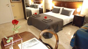 3 Schlafzimmer, Schreibtisch, schallisolierte Zimmer