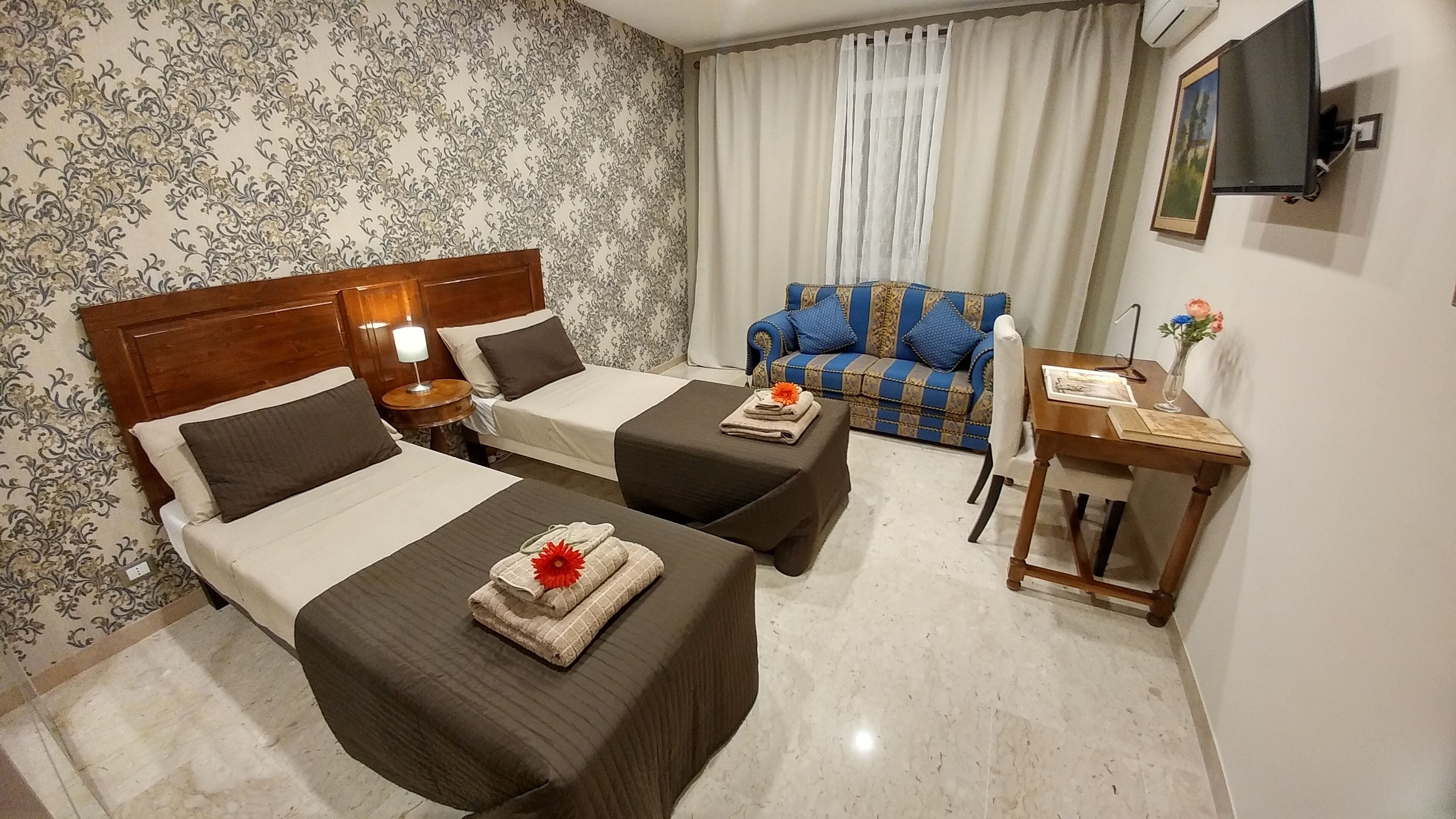 3 bedrooms, desk, soundproofing, iron/ironing board