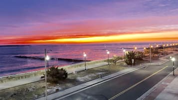 Näkymä rannalle/valtamerelle