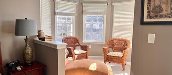 Lady Luck: Next to Beach  & bike path and boardwalk!