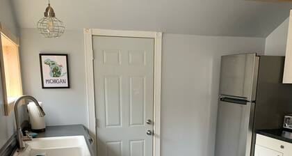 Quiet, Spacious Apt in the Heart of Marquette!