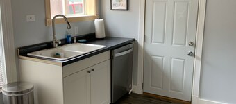 Quiet, Spacious Apt in the Heart of Marquette!