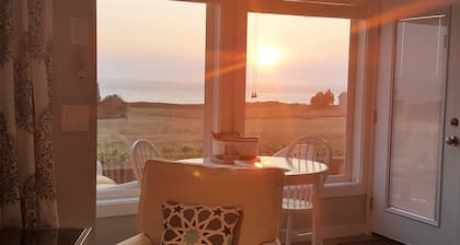 Maison d'hÎtes Ocean Bluff Farm, cÎté ouest, vues sur l'océan, les montagnes et les couchers de soleil!