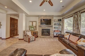 TV, fireplace, DVD player, books