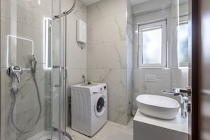 Shower, hair dryer, towels