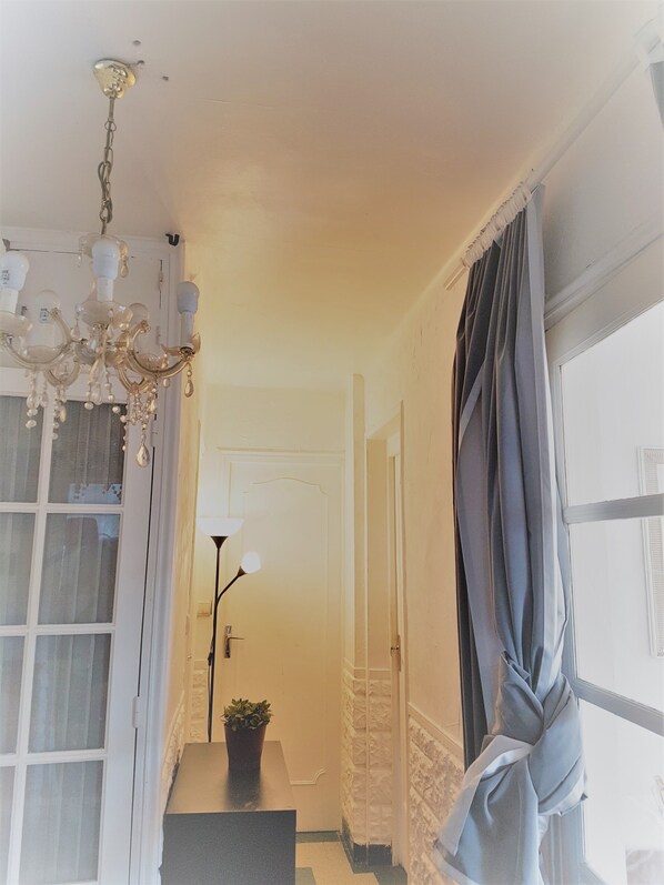 Interior - 1 large private bedroom (22 m2) to 20 minutes from central Paris (Gare du Nord) (Montigny-Lès-Cormeilles)