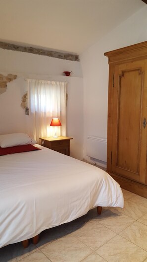 5 bedrooms, in-room safe, iron/ironing board, travel crib