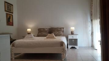 5 quartos, cofres nos quartos, ferros/tábuas de passar roupa