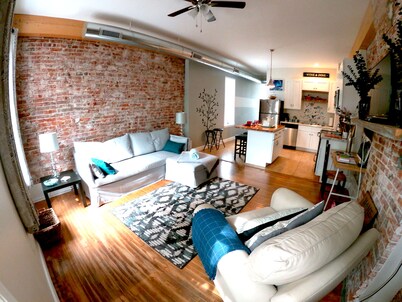 StL's ‘The Hill' NBHD. Famous for all things Italian. Cozy & clean 2nd fl apt.