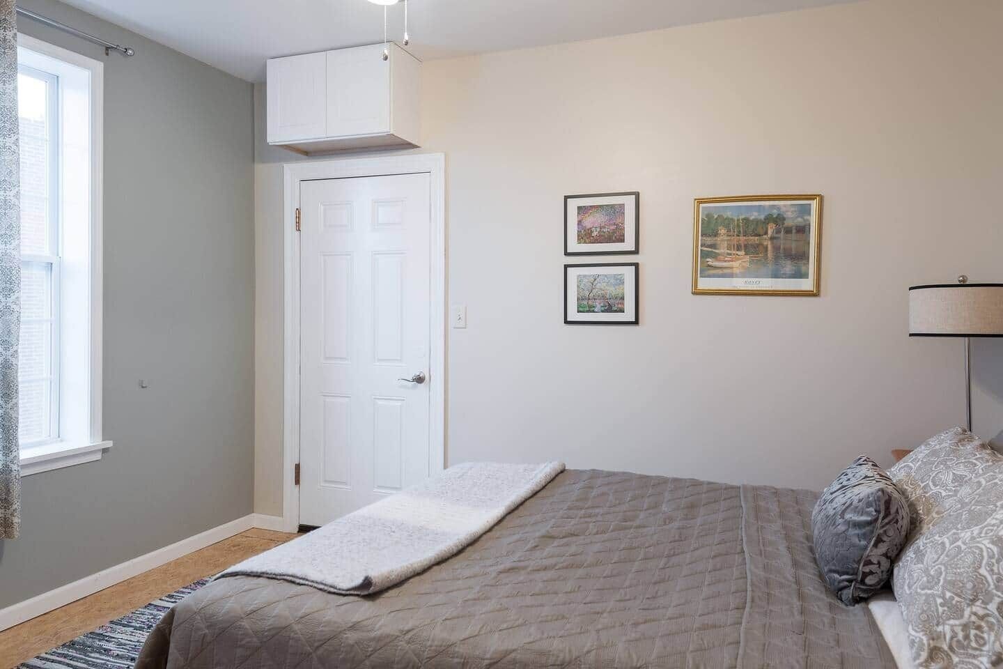 Desk, iron/ironing board, WiFi (free), bed sheets