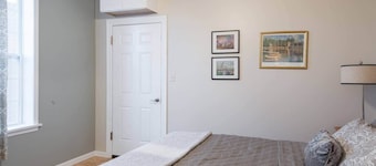Bright 2nd-Floor Flat on The Hill/SW Gardens Dist.