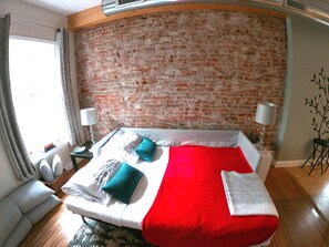 1 室のベッドルーム、デスク、アイロン / アイロン台、WiFi (無料)