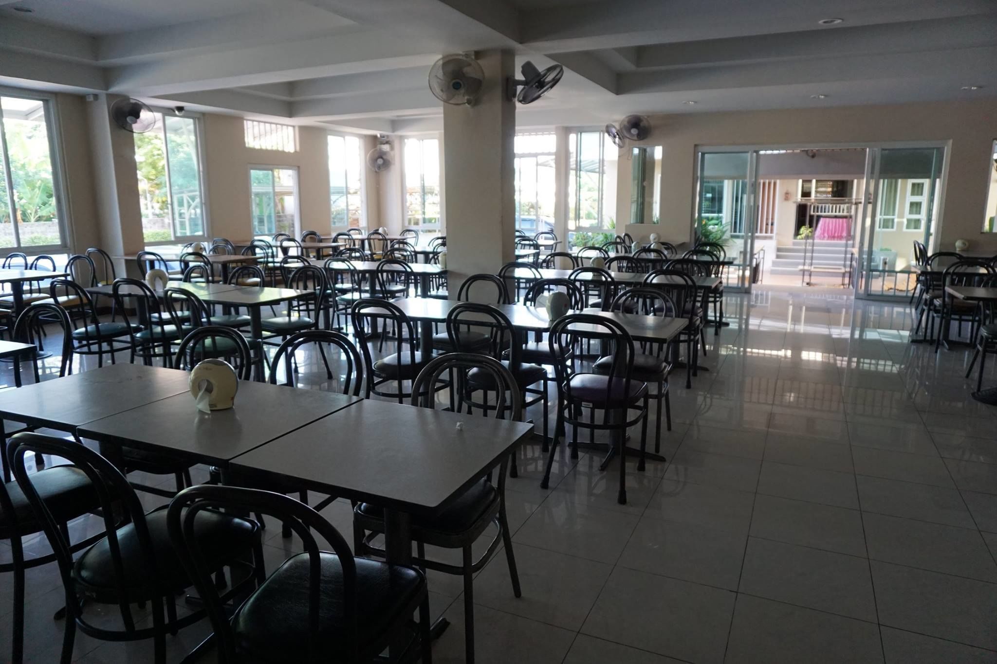 Breakfast, lunch, dinner served; Thai cuisine 