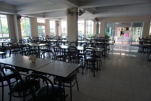 Breakfast, lunch, dinner served; Thai cuisine 