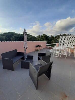 Outdoor dining - House with garden. Beautiful self-contained flat in villa in the countryside (Giuncaggio)