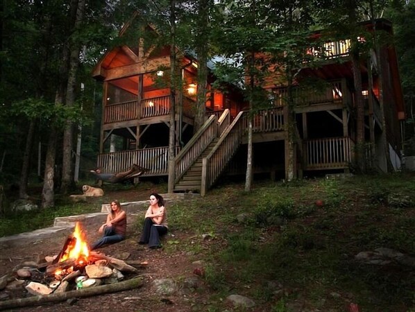 Property grounds - Discount June 21-28! Luxury River House, hot tub, kayaks, fire pit, dogs OK (Demorest)