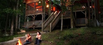 Descuento de abril $ 99 / nt dom-TH.   Luxury River Home, pozo de fuego, jacuzzi, kayaks