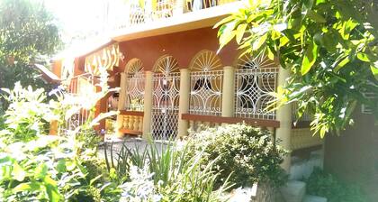 Two Bedroom Apartment in Rose Hall with Hot Water, Wifi and Cable