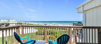  "Jackpot" ~ 1304 Queens Court ~ 2Bd/2Ba Top Floor Oceanfront Condo ~ Elevator