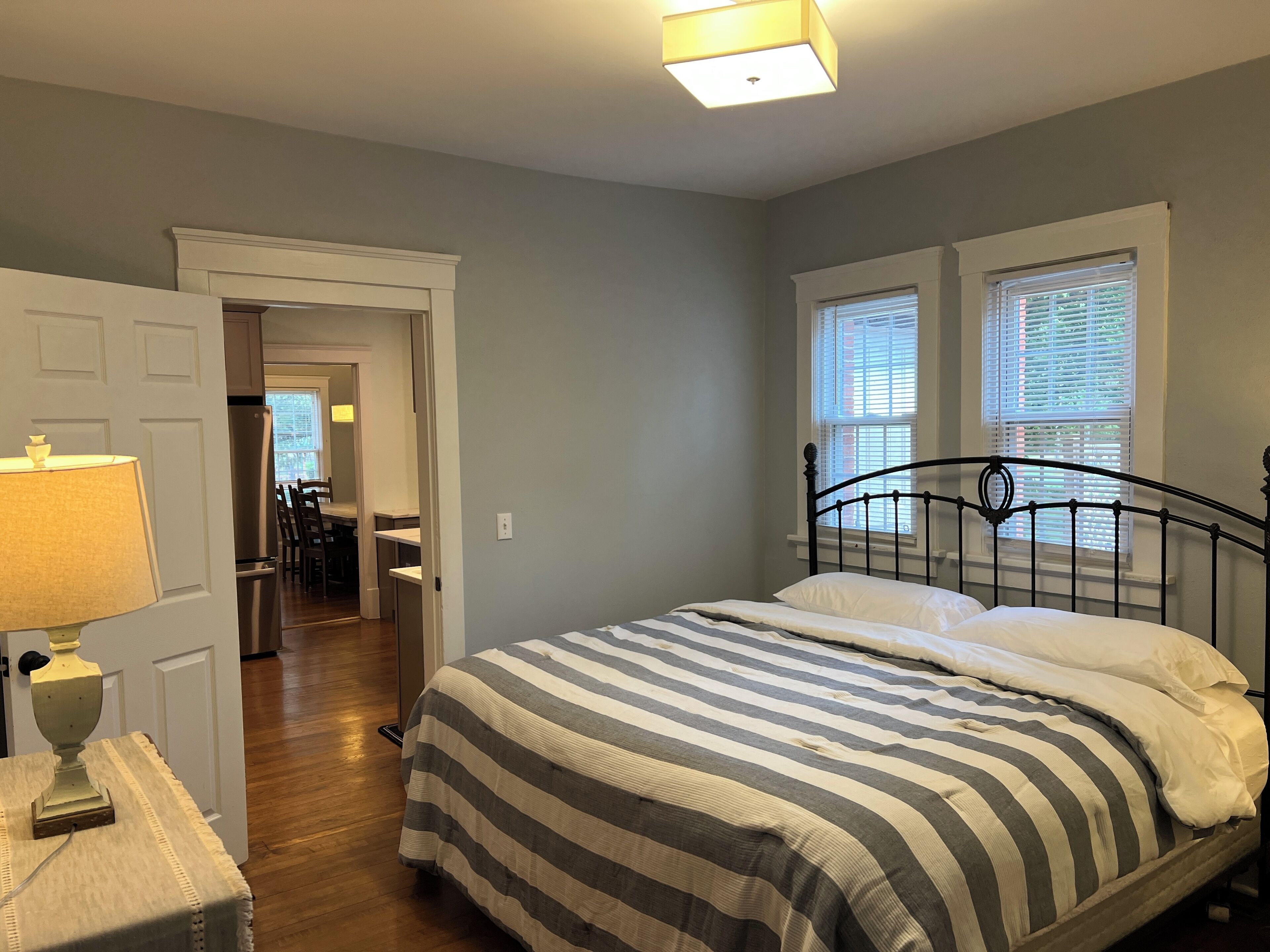 6 makuuhuonetta, silitysrauta/-lauta, Wi-Fi, vuodevaatteet