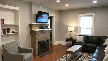 TV, fireplace, DVD player, books