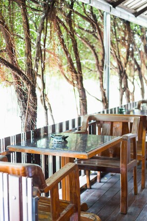 Breakfast, lunch, dinner served; local and international cuisine