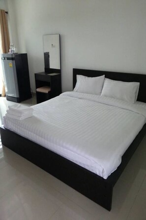 Standard Room | Free WiFi, bed sheets - The Room Apartment (Nang Rong)