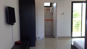 Kamar Standar | Wi-Fi gratis dan seprai linen