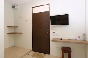 Standard Double Room | In-room dining - Nangrong Hotel (Nang Rong)