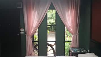 Standard Room | Minibar, desk, blackout drapes, free WiFi