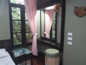 Bungalow  | มินิบาร์, โต๊ะทำงาน, ผ้าม่านกันแสง, Wi-Fi ฟรี