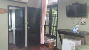 Bungalow  | Minibar, desk, blackout drapes, free WiFi