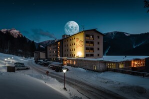 Façade de l’hébergement - soirée/nuit