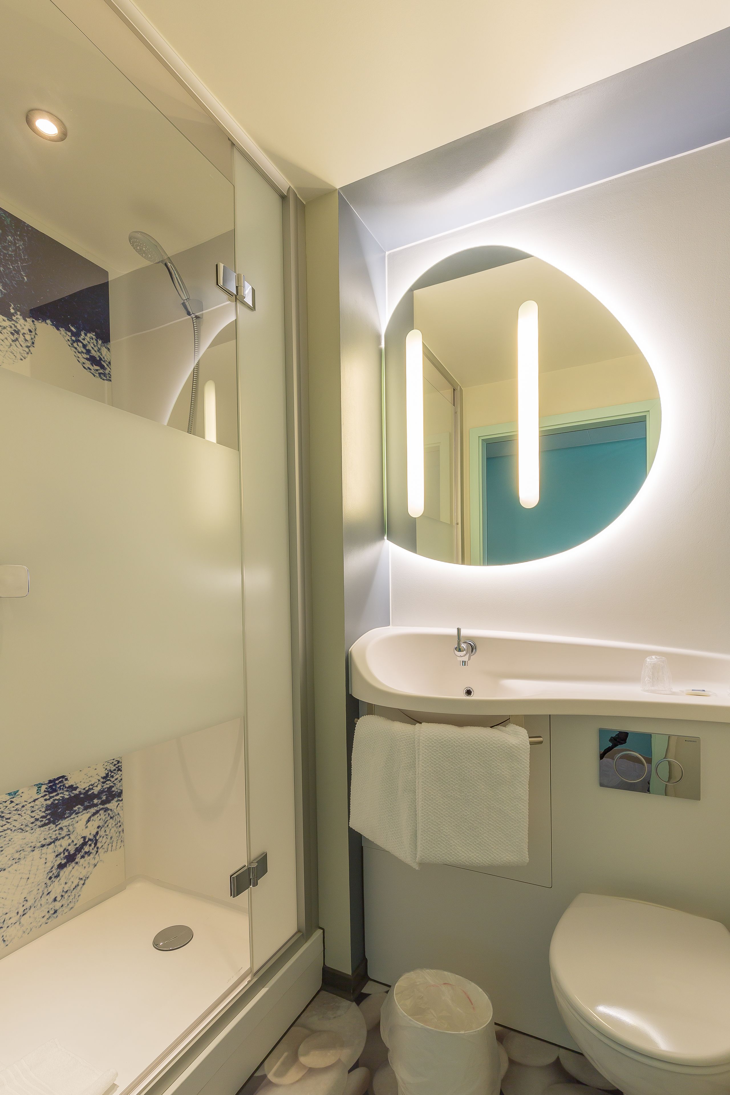 room, 2 single beds | bathroom | shower, eco-friendly toiletries, hair dryer, towels