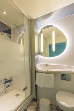 Room, 2 Single Beds | Bathroom | Shower, eco-friendly toiletries, hair dryer, towels - ibis budget Genève Palexpo Aéroport (Le Grand-Saconnex)