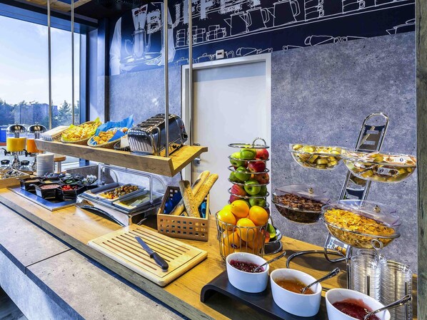 Daily buffet breakfast (CHF 13 per person)