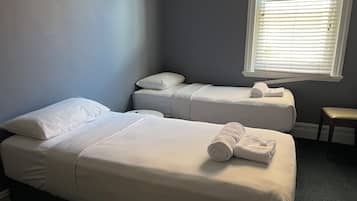 Habitació estàndard, 2 llits individuals | Wifi gratuïta i roba de llit