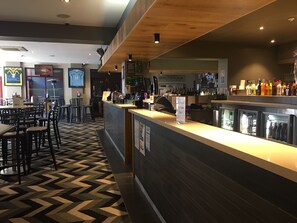 Bar (on property) - Swansea Hotel (Swansea)