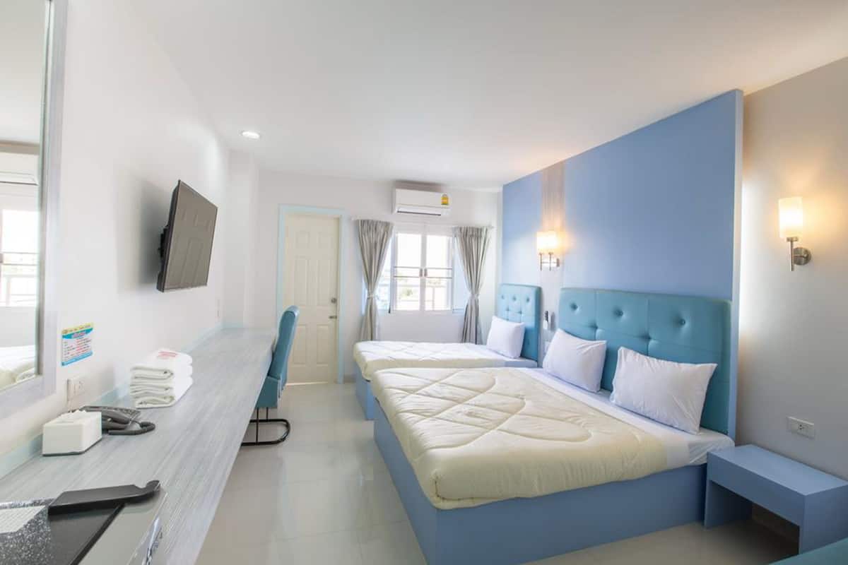 standard triple room | desk, blackout curtains, free wifi, bed sheets