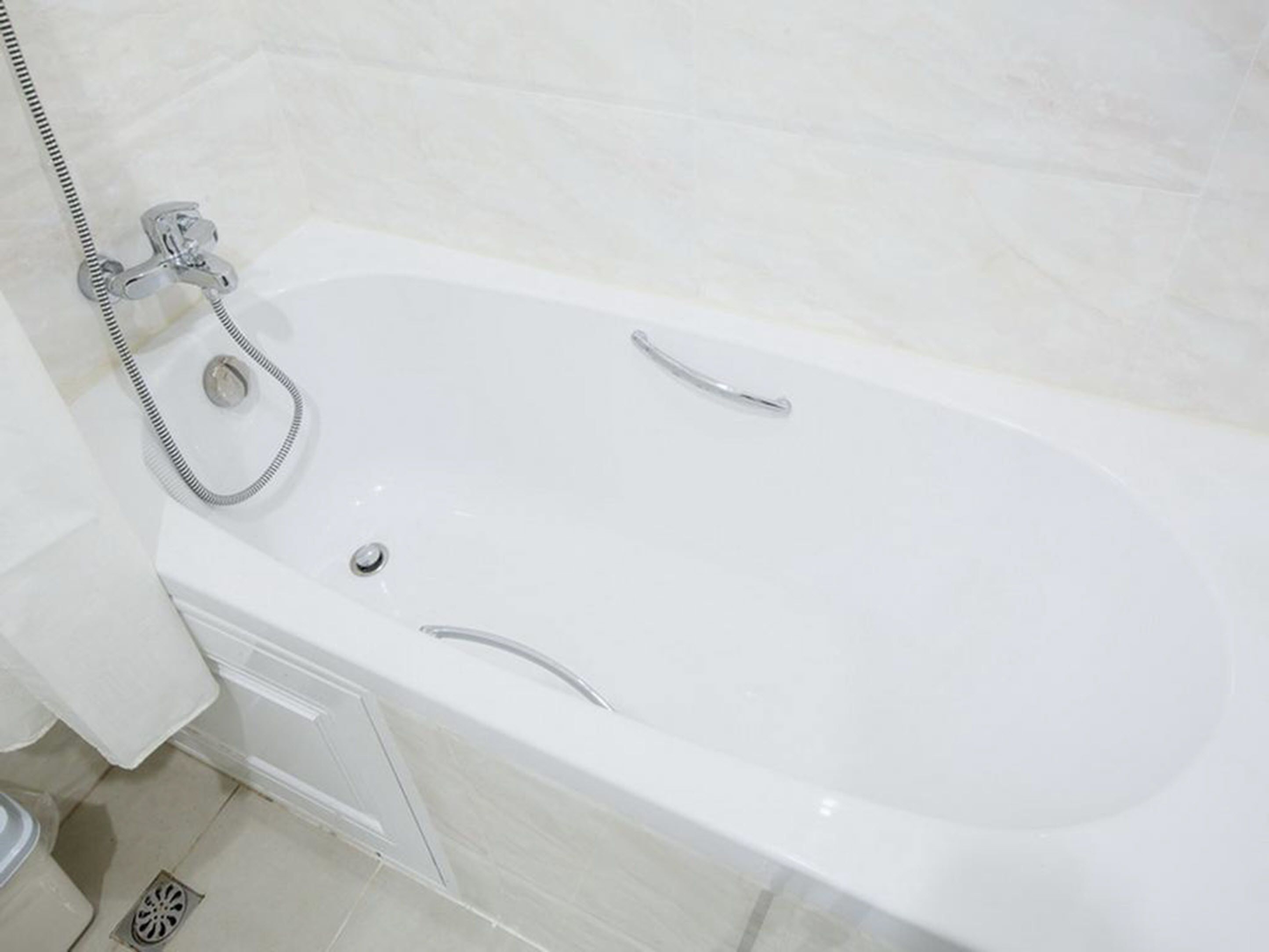 deluxe double room | deep-soaking bathtub