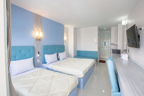 Standard Triple Room | Desk, blackout drapes, free WiFi, bed sheets
